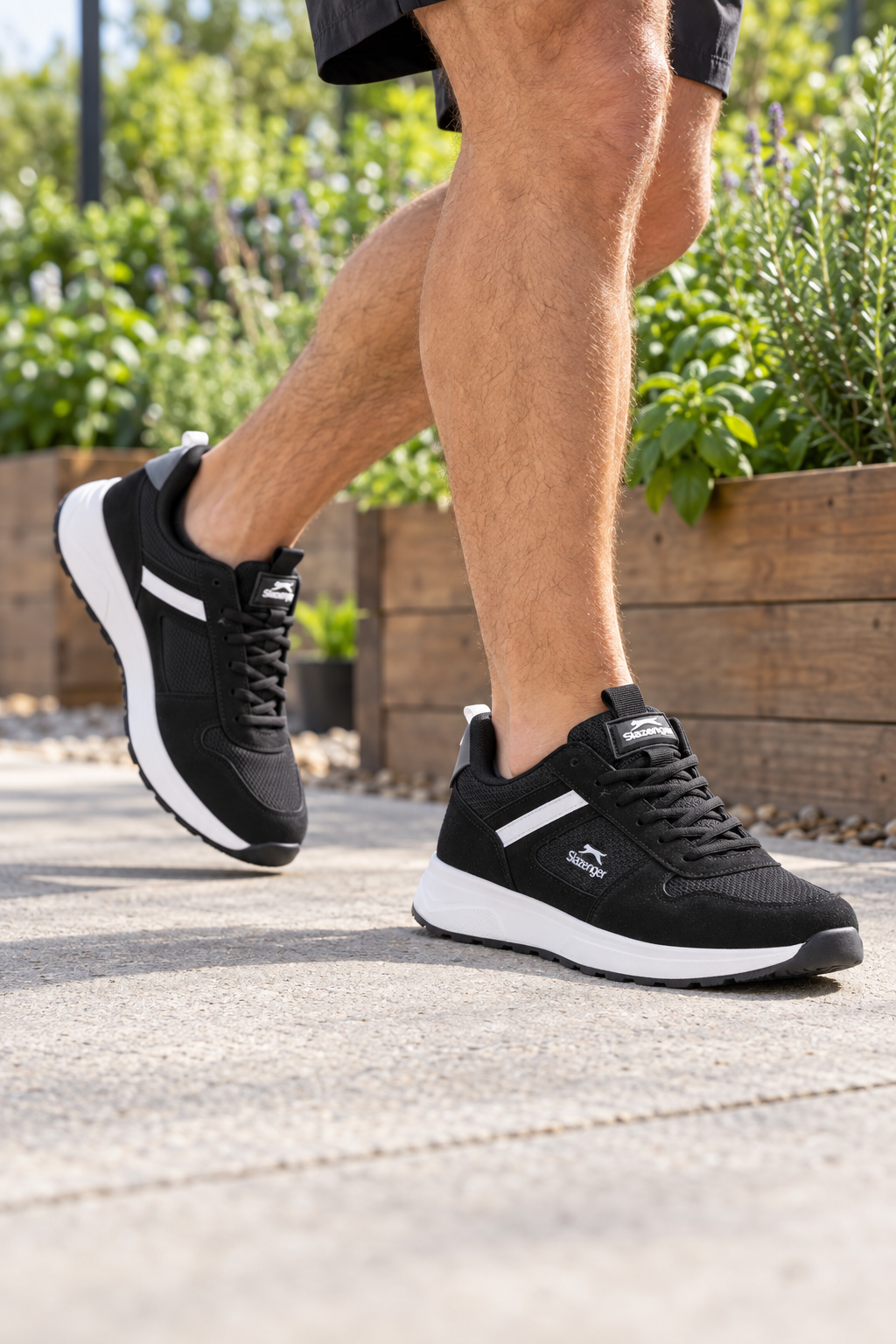 Chaussures de course Slazenger Trekmax — Noir / Blanc (homme), aux pieds