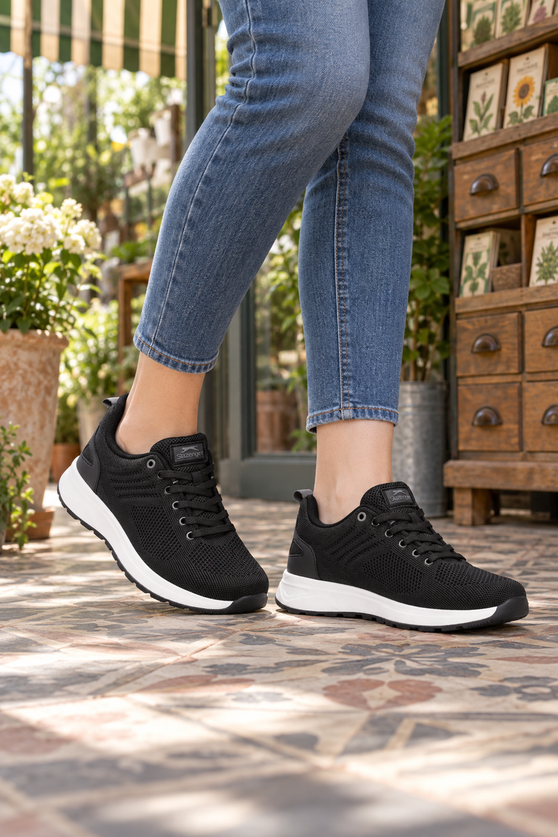 Zapatillas Slazenger Trips — Negro / Blanco (mujer), en los pies