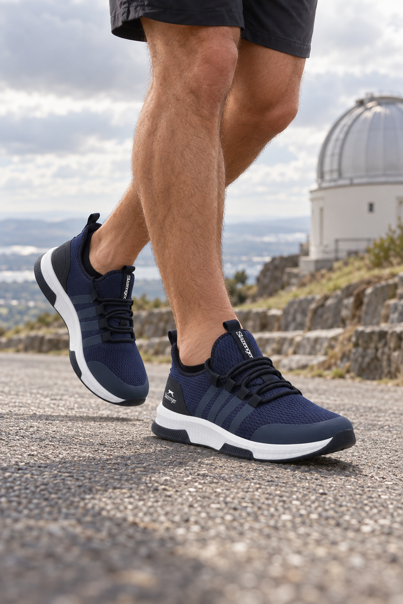 Zapatillas de running Slazenger Tuesday — Azul marino (hombre), en los pies