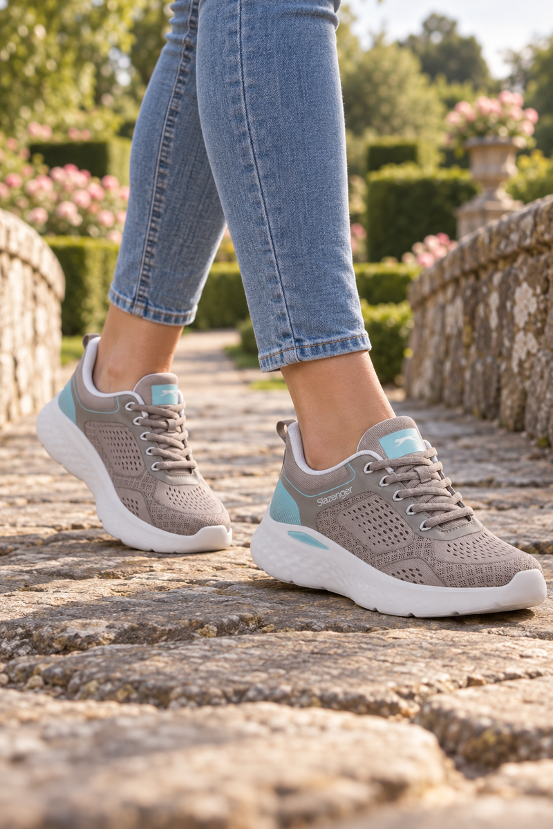 Zapatillas Slazenger Weron — Beige (mujer), en los pies