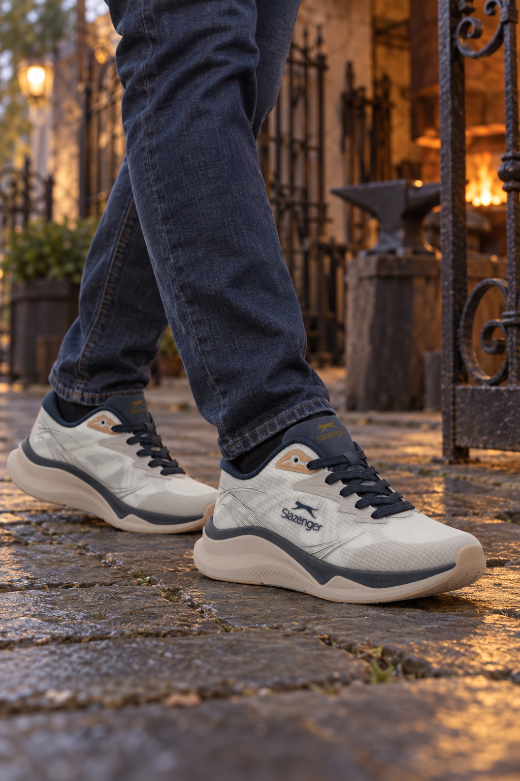 Slazenger Wilson Sneaker — Grau / Marineblau (Herren), am Fuß