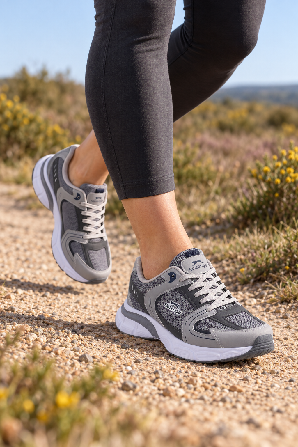 Slazenger Zex Laufschuhe — Dunkelgrau (Damen), am Fuß