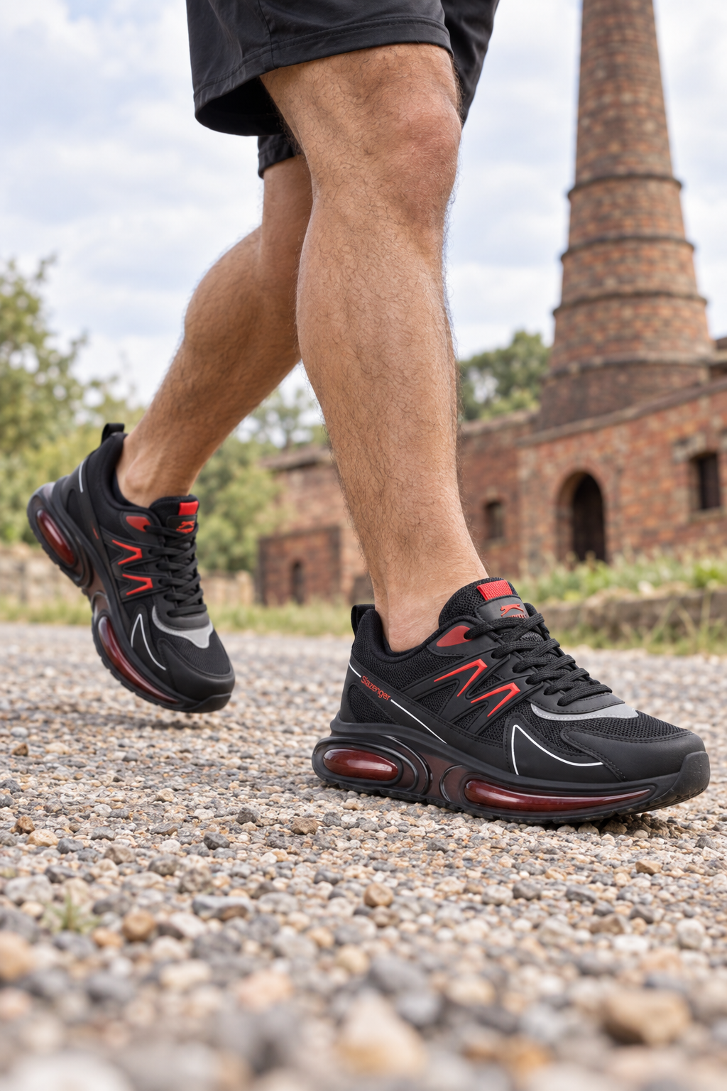 Slazenger Zigor Laufschuhe — Schwarz / Rot (Herren), am Fuß