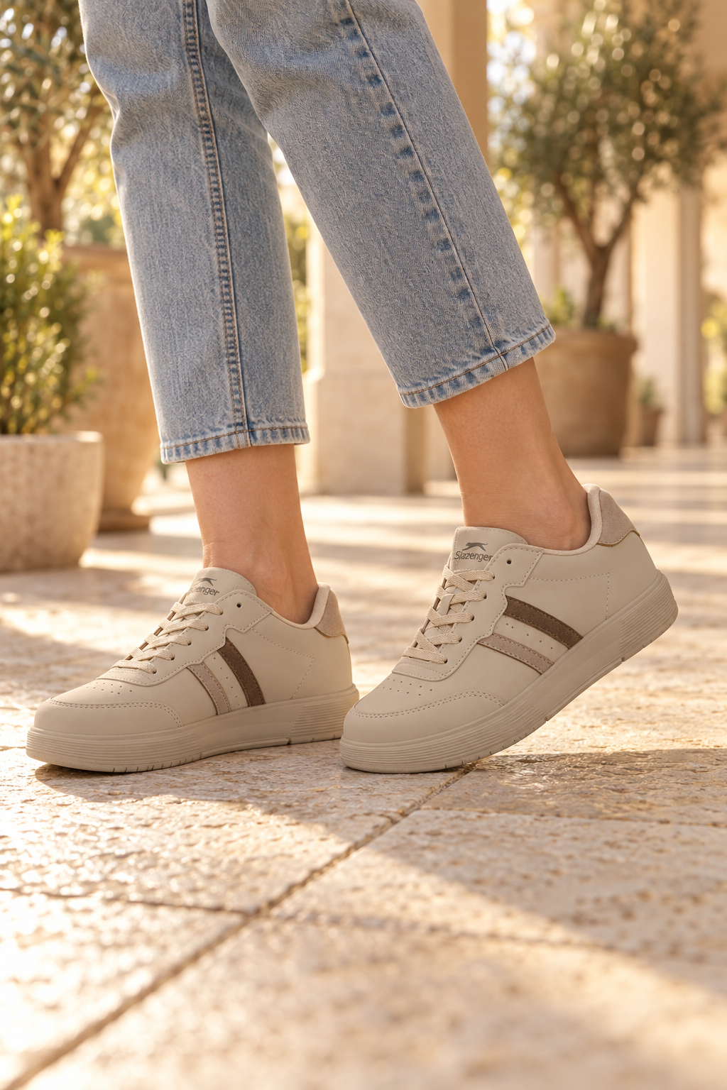 Zapatillas Slazenger Zipper — Beige (mujer), en los pies